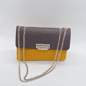 Pochette con patella in similpelle